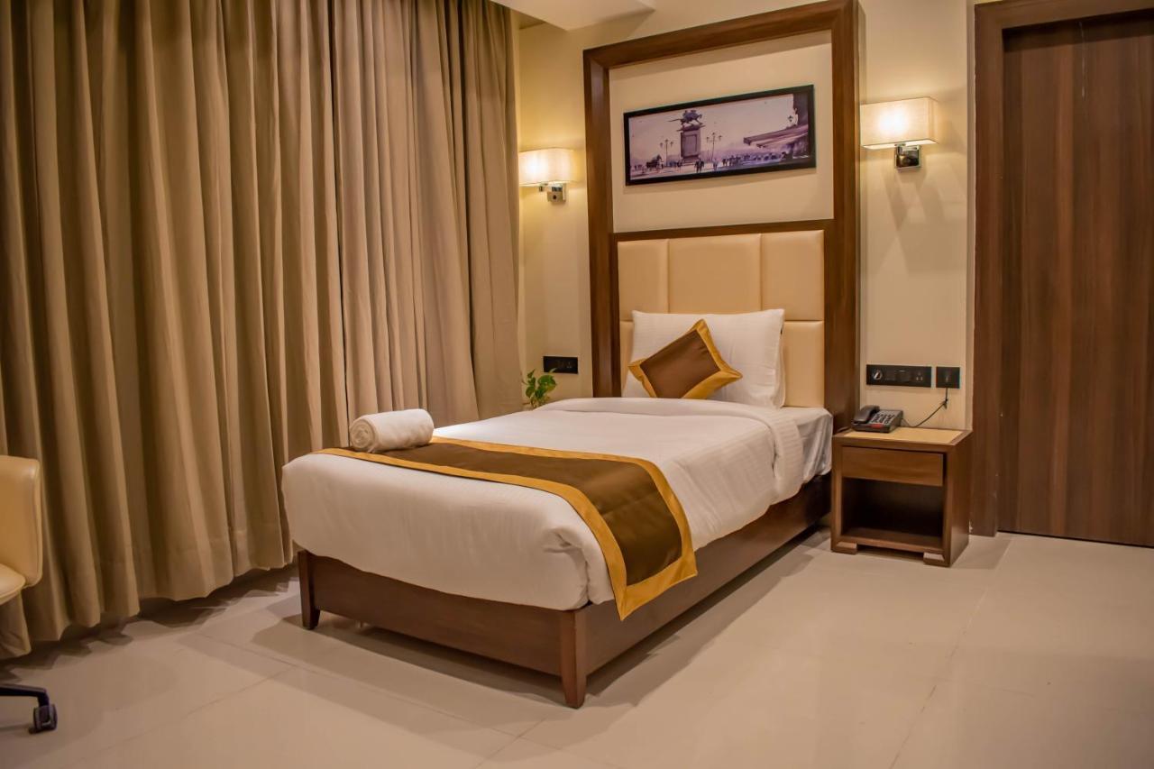 The Parkline Agartala Extérieur photo
